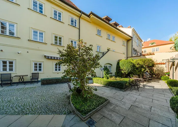 Archibald At The Charles Bridge Hotel Prag